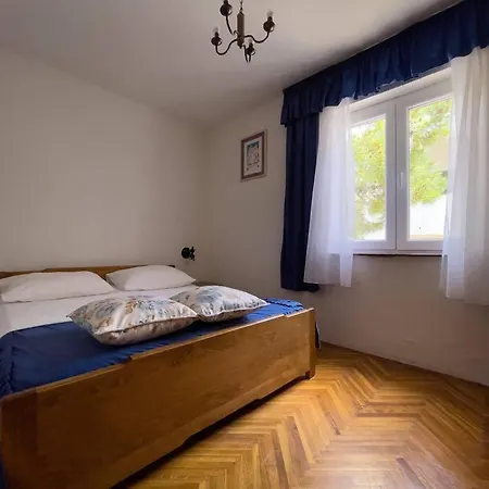 Holiday home Quaint 2 Bedroom *