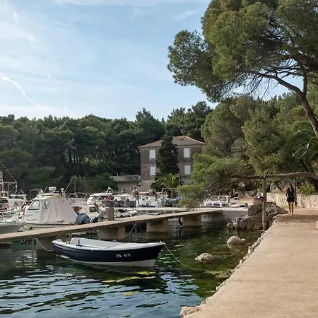 Holiday home Quaint 2 Bedroom *