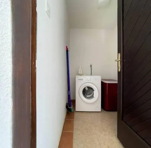 Quaint 2 Bedroom