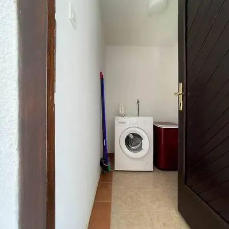 Quaint 2 Bedroom