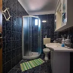 Quaint 2 Bedroom *