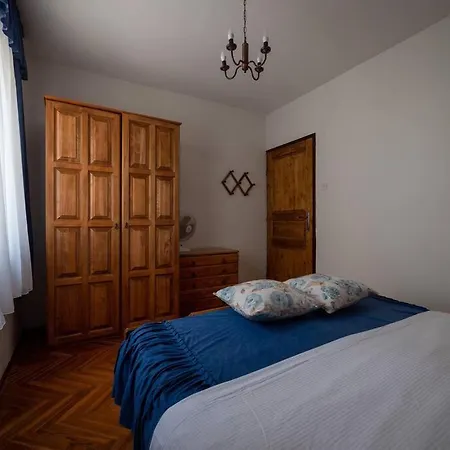 Quaint 2 Bedroom Mandre