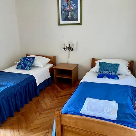 Quaint 2 Bedroom Holiday home Mandre